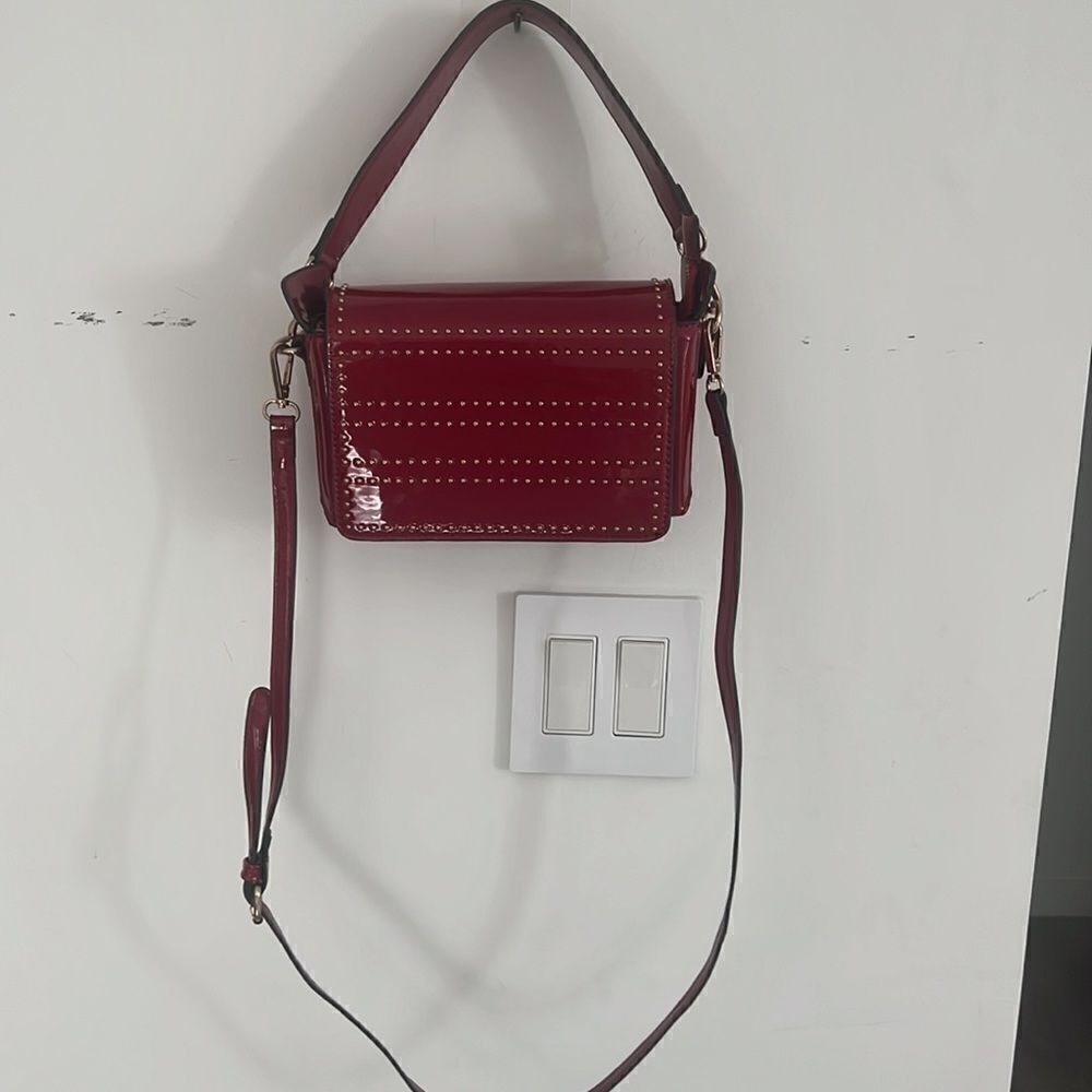 Like New beautiful vegan red pattern crossbody bag - Picture 7 of 11